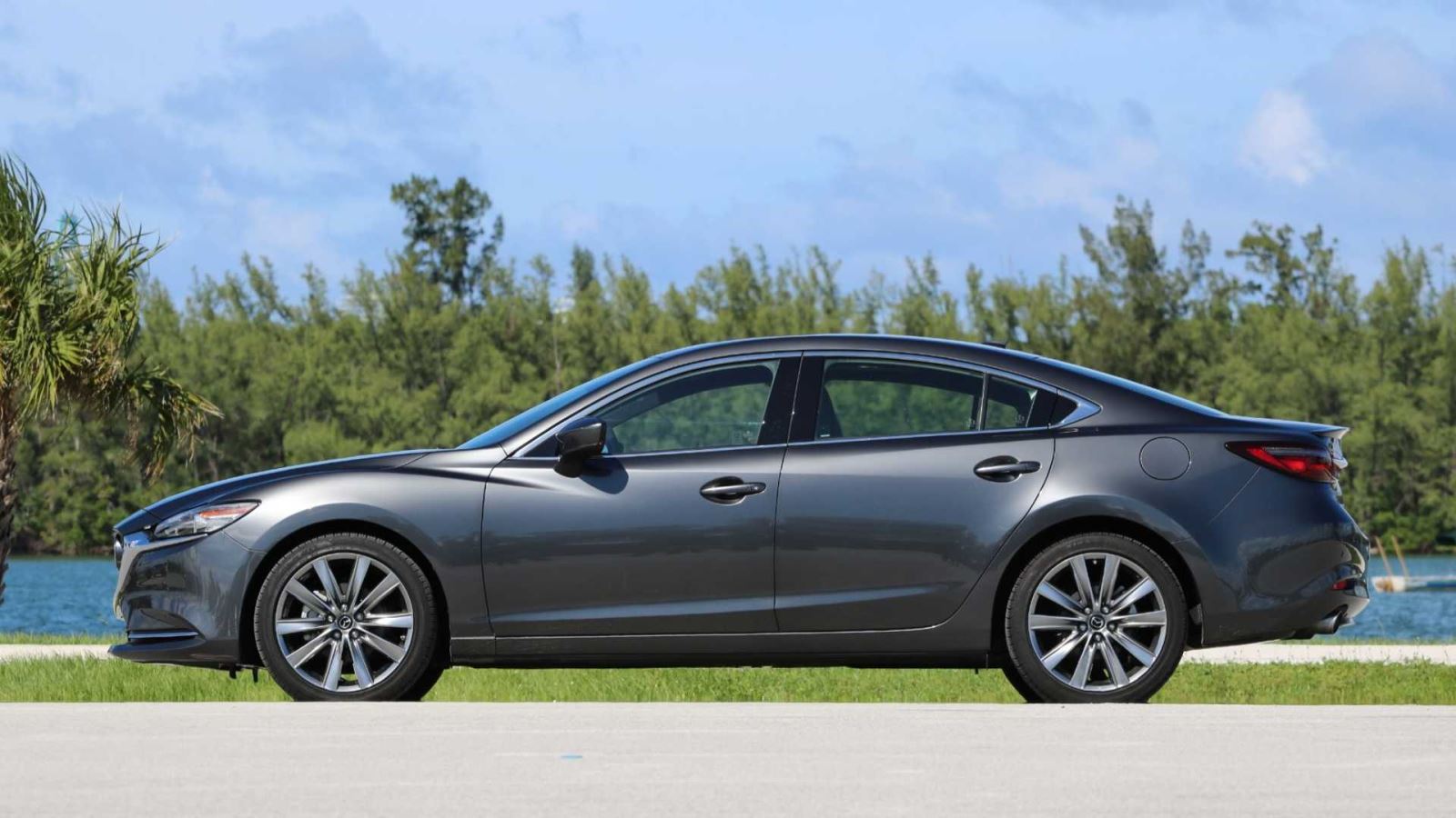 Đánh giá xe Mazda6 Signature 2018: Tốt hơn, mạnh mẽ hơn - 2