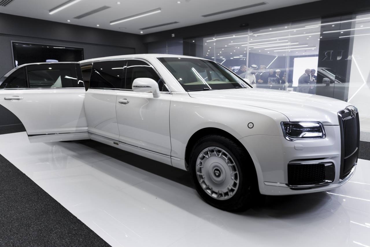 2 mẫu sedan và limousine của Aurus - thương hiệu được mệnh danh là "Rolls-Royce của nước Nga" đã chính thức trình diện khách hàng châu Âu tại triển lãm Geneva và nhận được không ít lời tán dương. Rolls-Royce hay Bentley cũng phải dè chừng. 2